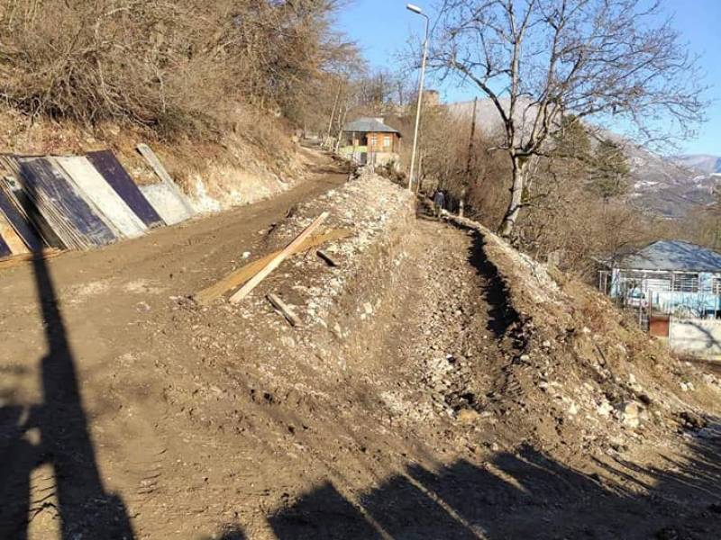 მიმდინარეობს ქალაქ ცაგერისა და სოფელ გვესოს დამაკავშირებელი ადგილობრივი მნიშვნელობის...